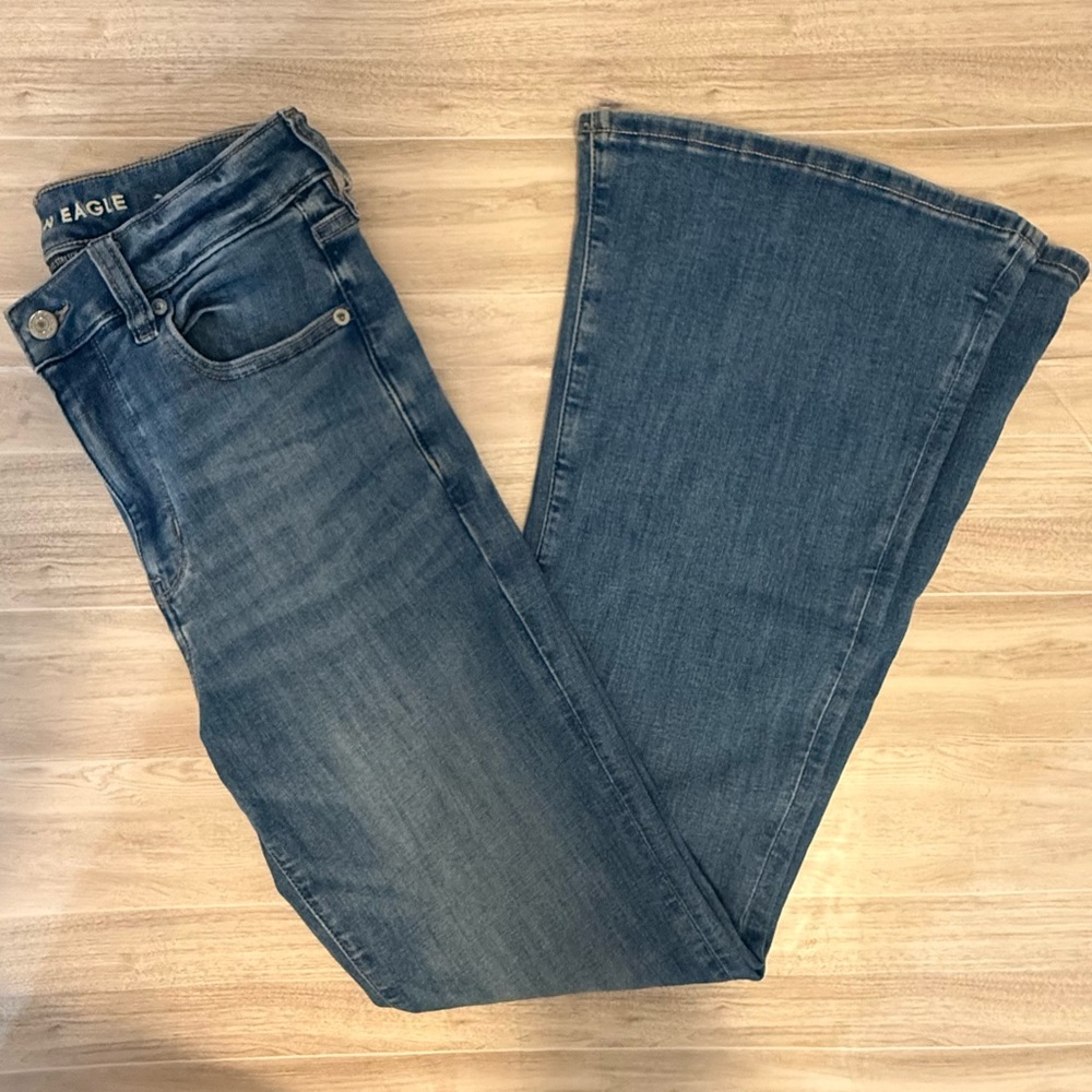 American Eagle Super Hi-Rise Flare Jeans — Size 6 Regular - Picture 7 of 11